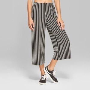 Wild Fable Medium Black Wide Leg Pants Striped